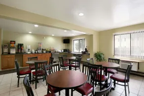 Super 8 by Wyndham Eau Claire WI - Restaurant