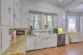 Spacious Lanett Haven w/ Sunroom + Large Deck - Interiør