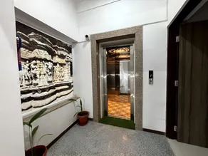 Arul's Hotel - Interior entrance