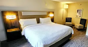 Holiday Inn Express & Suites Carmel North – Westfield by IHG - Zimmer