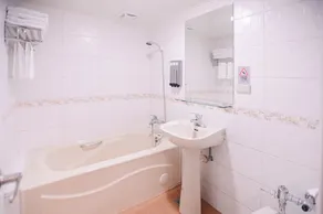KIWI-Taichung Station Branch 1 - Bathroom