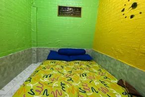 OYO Life 93401 Kos Putri Alamanda Syariah - Room