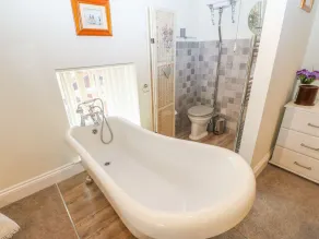 The Dove Cote - Bathroom