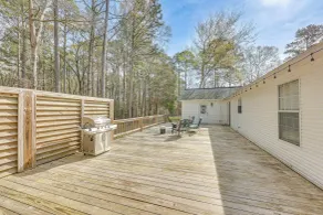 Peaceful 3BR Home Private Deck Near Downtown - Interior