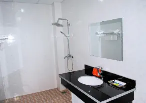 Hải Vân Hotel Điện Biên - Bathroom
