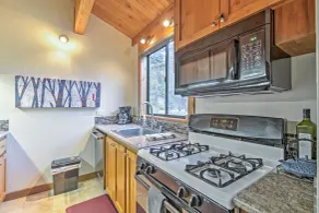 Northstar Resort Shuttle Access: Truckee Condo - Innvendig