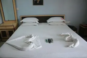 Reba Beach Resort - Hostel - Room