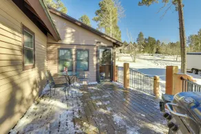 Cozy Lead Cabin w/ Deck < 1 Mi to Ski Slopes! - Innenbereich