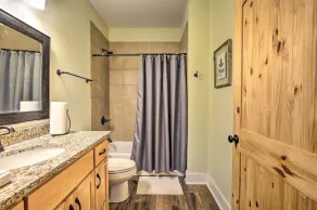 Tallassee Creekside Cabin w/ Forest Views! - Interiør