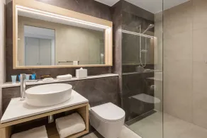 Meriton Suites Broadbeach - Bathroom