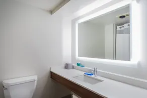 Holiday Inn Express Hotel & Suites Louisville East by IHG - Salle de bain
