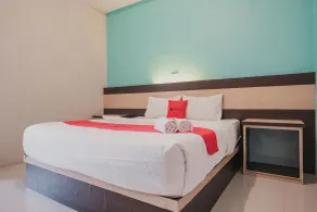 RedDoorz Syariah at Hotel Grand Mentari - Chambre