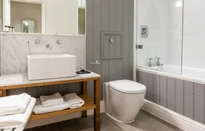The Crown Hotel - Bathroom