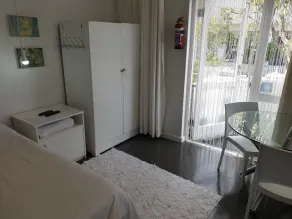 4 on Highworth Apartments and Studios - Room
