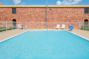 Days Inn by Wyndham Calvert City - Paducah East - Piscina