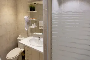 Lyo Hôtel - Centre Lyon Perrache - Bathroom