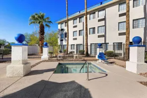 Days Inn & Suites by Wyndham Mesa Near Phoenix - Piscine