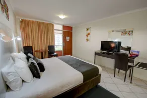 Elkira Court Motel - Room