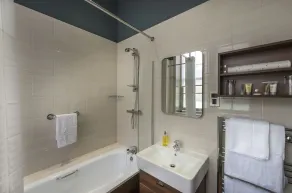 The Kings Head Hotel, Richmond, North Yorkshire - The Coaching Inn Group - Bathroom