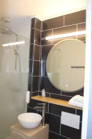 Hôtel LES TERRASSES - Badeværelse