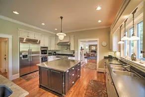 Spacious & Stunning Cleveland Getaway on 1 Acre - Interior