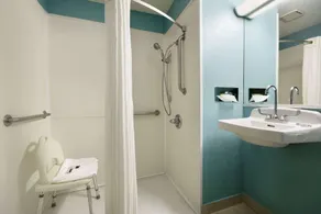 Super 8 by Wyndham Charlotte University - Salle de bain