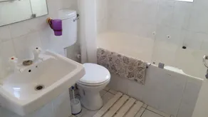 Bradclin @ York Place - Bathroom