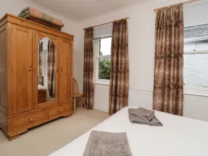Town Cottage - Room