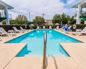 Quality Inn Trussville I-59 exit 141 - Pool