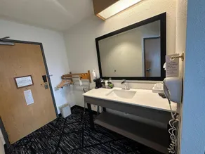 Ramada by Wyndham Strasburg Dover - Room