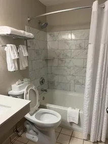 Days Inn by Wyndham Orange Park/Jacksonville - Salle de bain