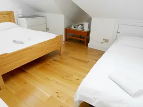 Kew Studios and Rooms - Room