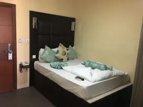 Cynergy Suites Royale - Guest Room - Zimmer