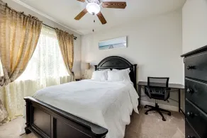 Spacious Family Home in Visalia Near Downtown and Parks - Innvendig
