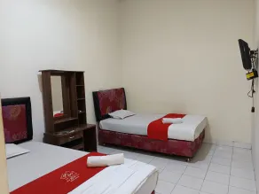 Four Hostel Bandar Lampung - Room