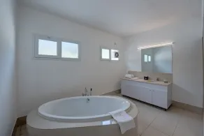 J5 Four Bedroom Villa in Al Wasl For Family Stay Only - Salle de bain