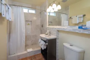 The Vendange Carmel Inn & Suites - Salle de bain