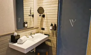 V Grand Hotel, a member of Radisson Individuals - Bathroom