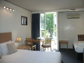 Parkwood Motel and Apartments - Room