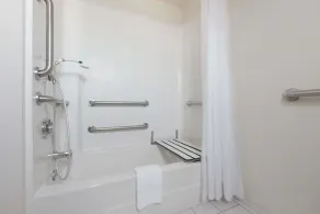 Super 8 by Wyndham Fort Bragg - Salle de bain