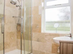 Gardeners Cottage - Bathroom