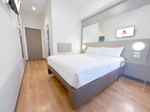 Red Planet Makati Amorsolo - Chambre