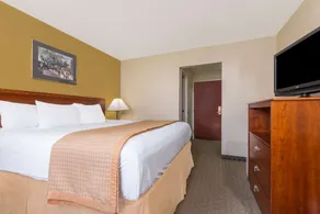 Days Inn by Wyndham Norton - Room