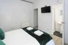 OYO Queens Quarter - Room