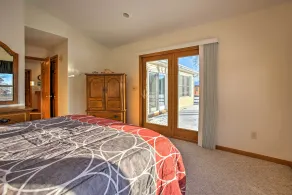 Cozy Riverfront Home w/ Fire Pit in Houghton Lake! - Interiør