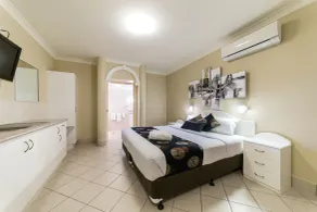 Villa Capri Motel - Room