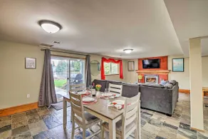 Spacious Apartment on Lake Sawyer w/ Fireplace! - Innvendig