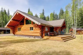 Riverside Log Cabin: On-site Aurora Viewing! - Interior