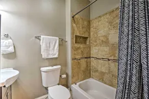 Chic Baltimore Apartment: 2 Mi to Downtown! - Interiör