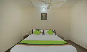Itsy Hotels Vijaya Comforts, with BAR & restaurant - Camera